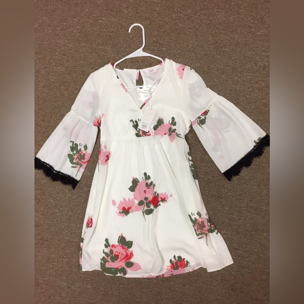 Candies Dress XS . Classy / Sexy Flared Sleeve